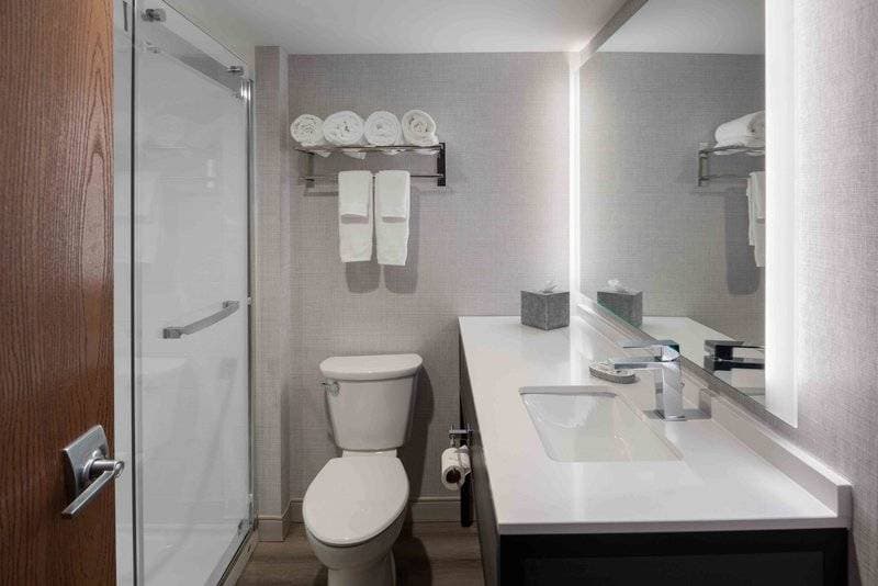 Holiday Inn Express St. Albans 35
