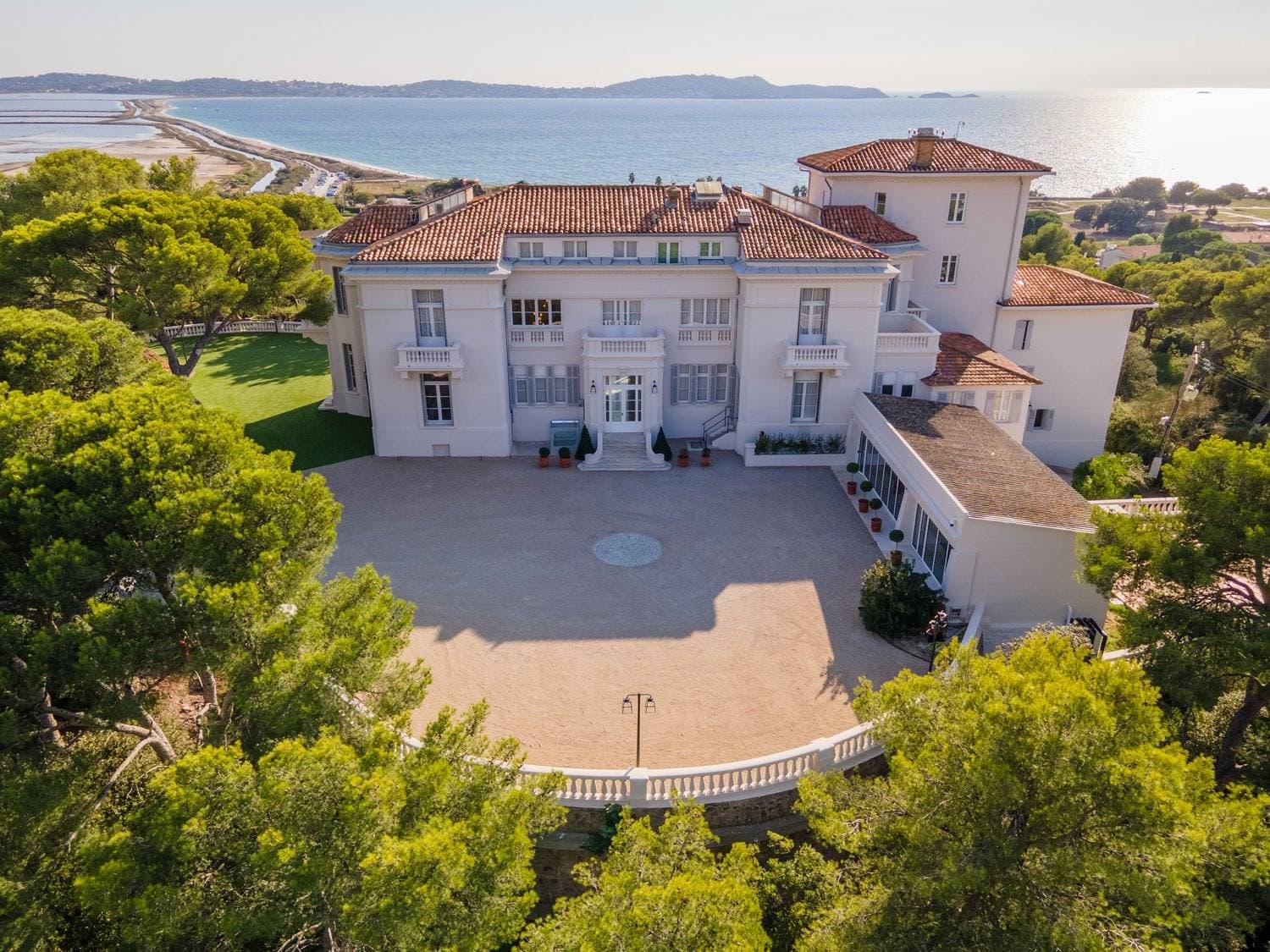 Castel Bay 8