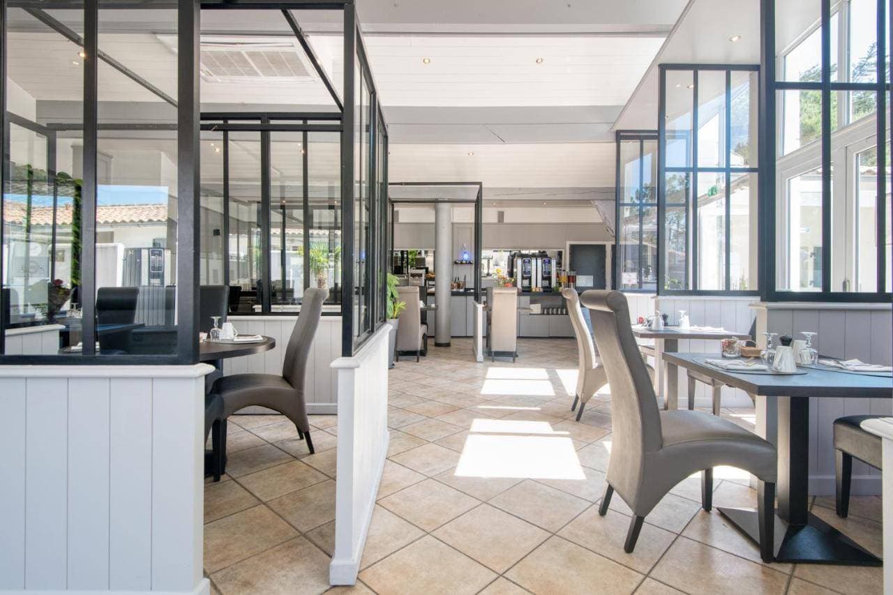 L'Hôtel Plaisir 11