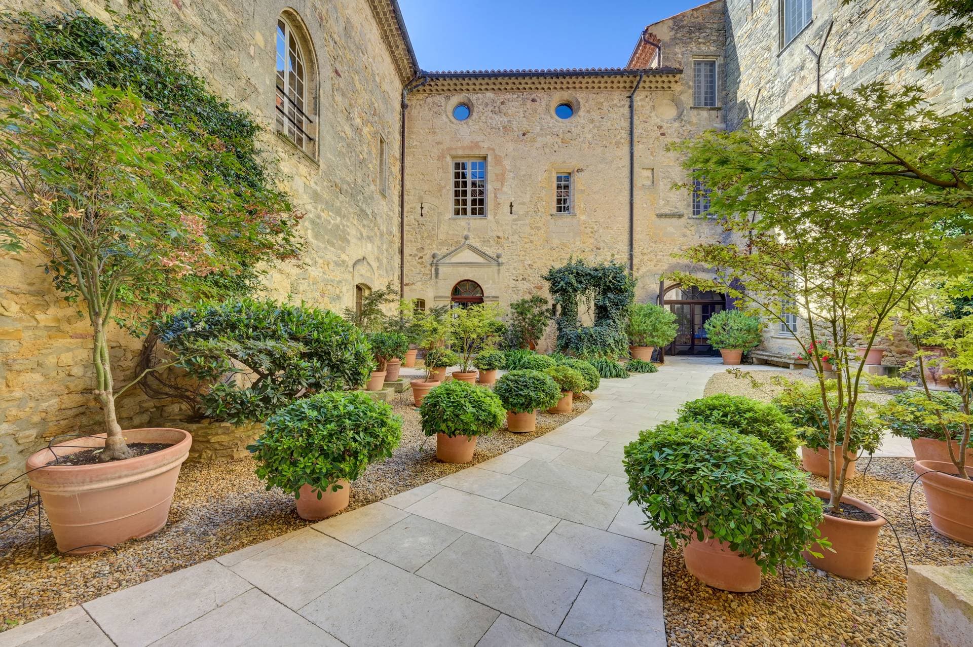 Le château de Fontarèches 46