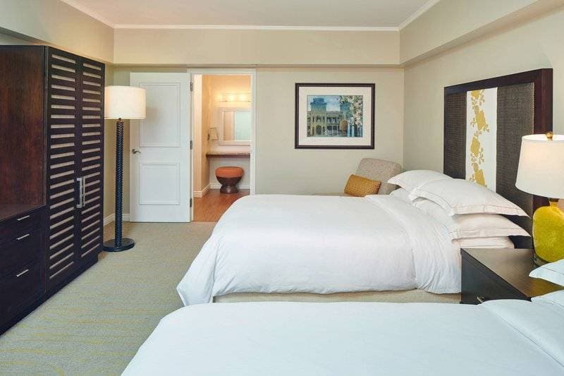 Hilton Grand Vacations Suites at Hilton Hawaiian Village 16