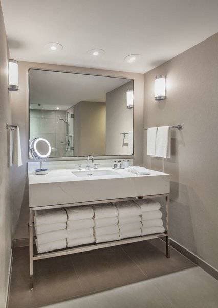The Marquette Hotel, Curio Collection by Hilton 44