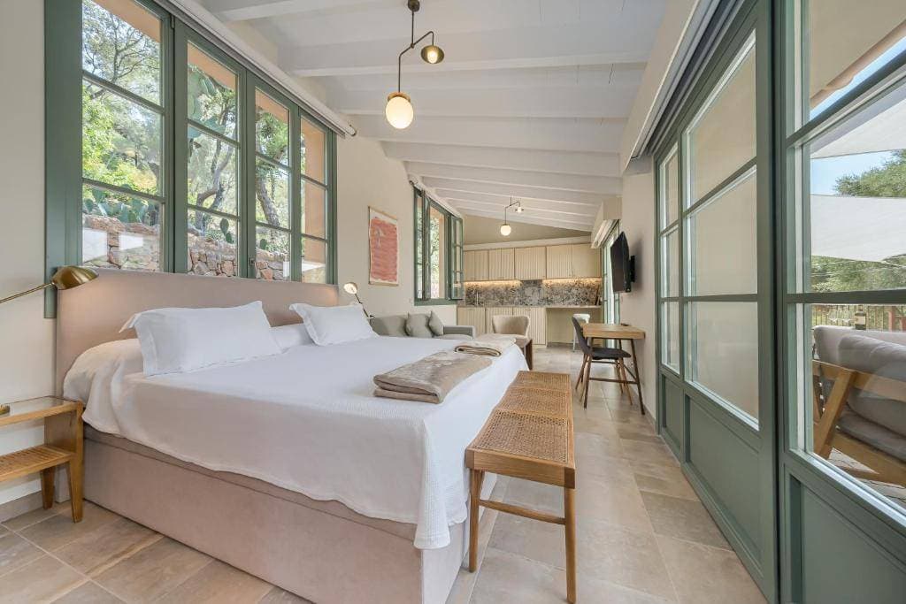 Rondaia Luxury Suites & Villas 7