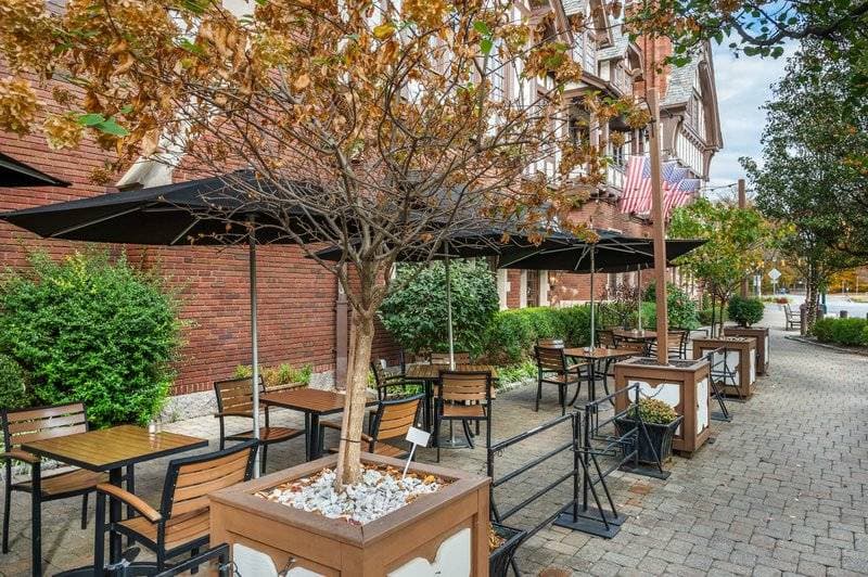 Best Western Premier Mariemont Inn 43