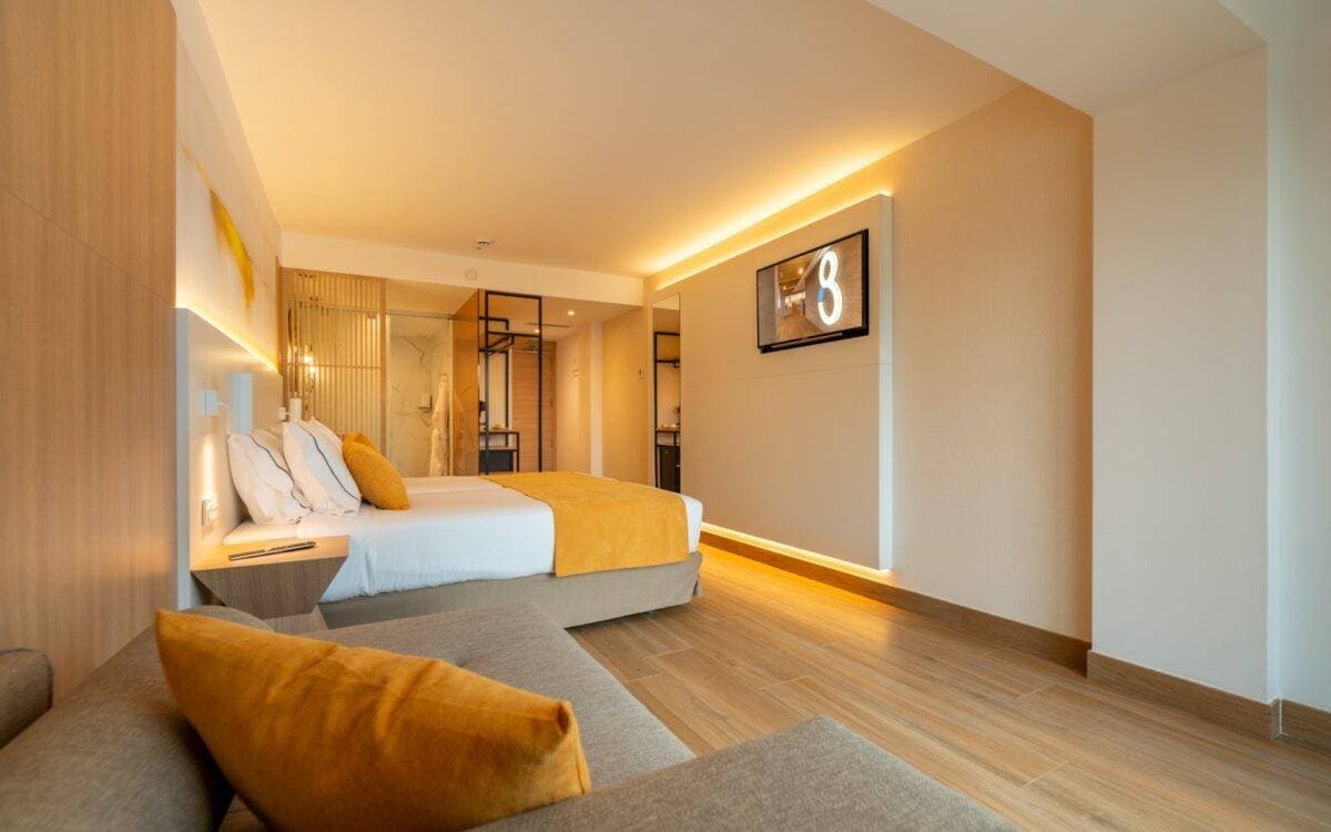 L'Azure Hotel 43