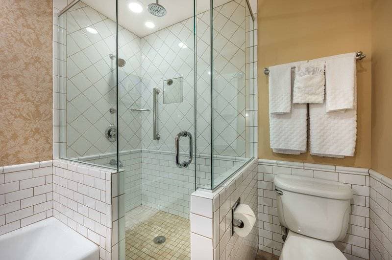 Best Western Premier Mariemont Inn 29