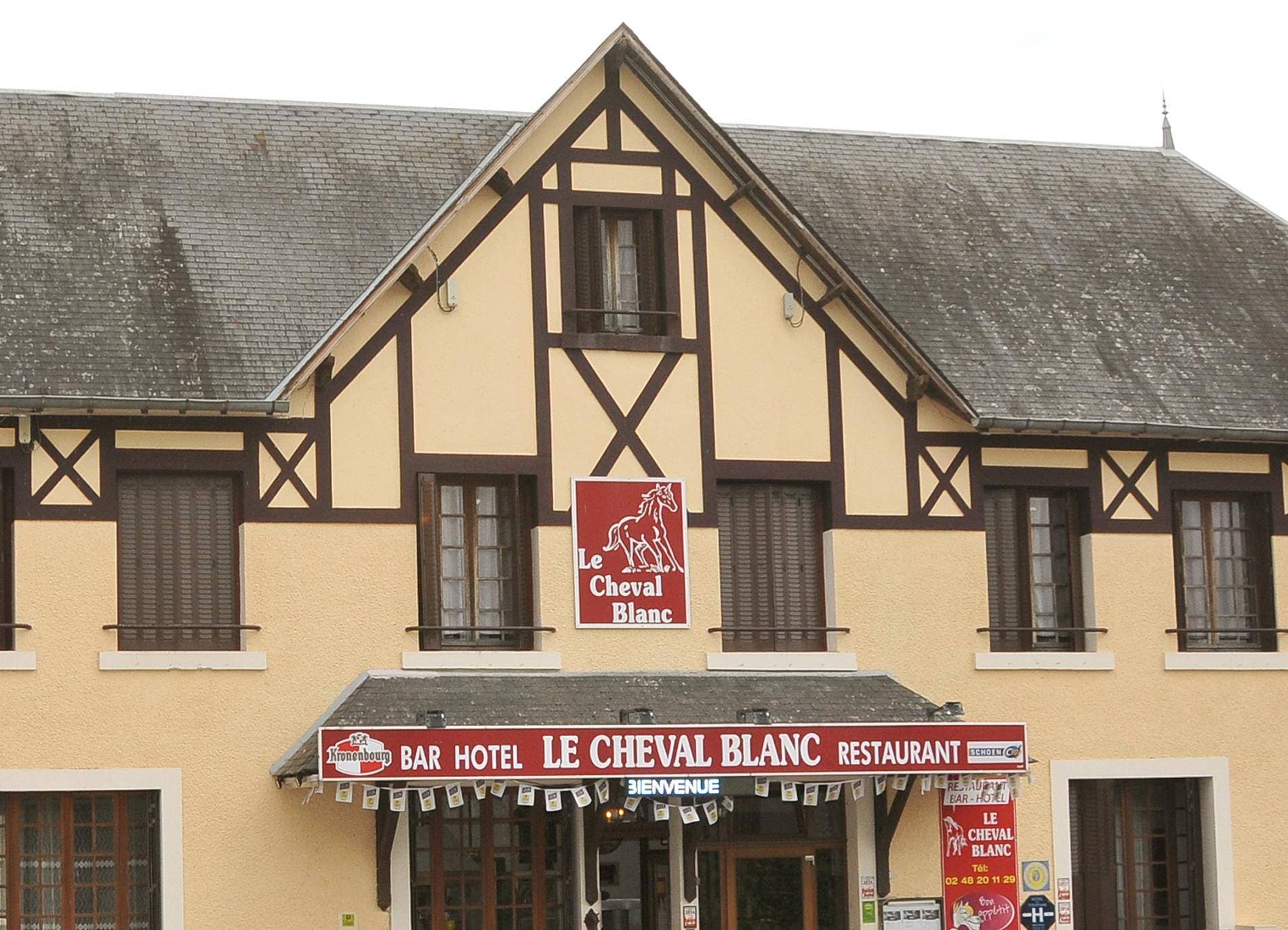 LOGIS HÔTEL CHEVAL BLANC 1
