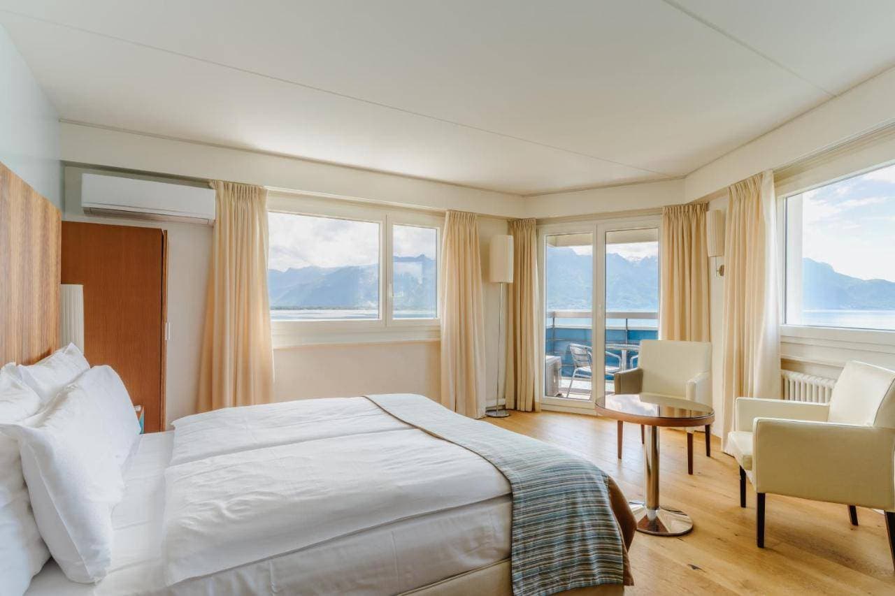 Mona Montreux 23