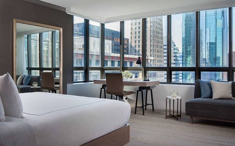 The Marquette Hotel, Curio Collection by Hilton 41