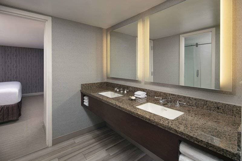 Sonesta Charlotte Lower South End 30