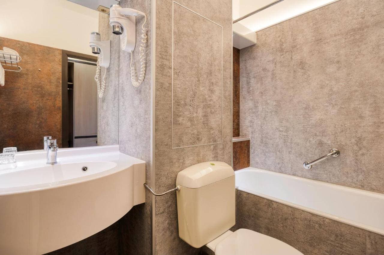 B&B HOTEL Mons Centre 17