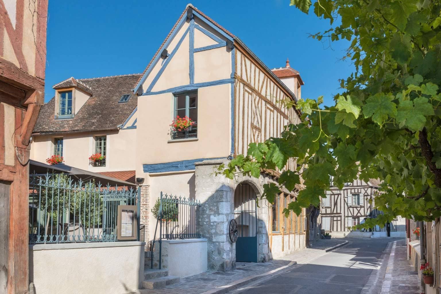 Aux Vieux Remparts 1
