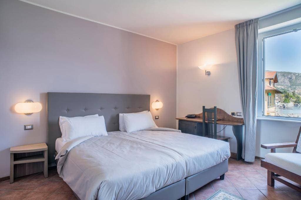Albergo Lenno 10