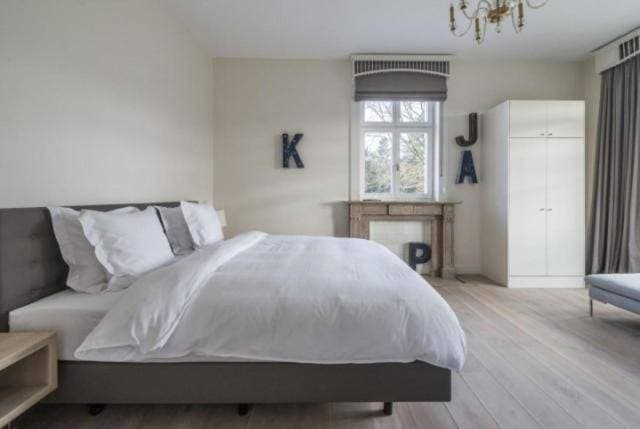Chateau Charles 12