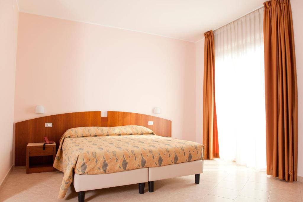 Hotel Meridiano 25