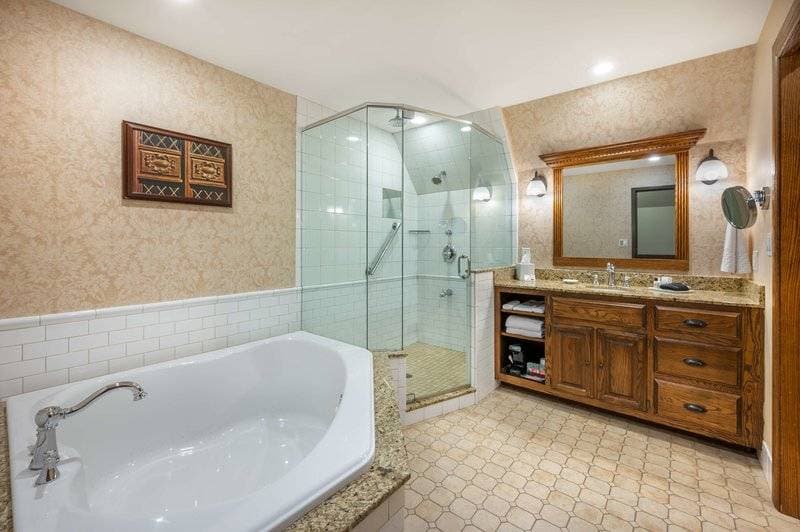 Best Western Premier Mariemont Inn 24