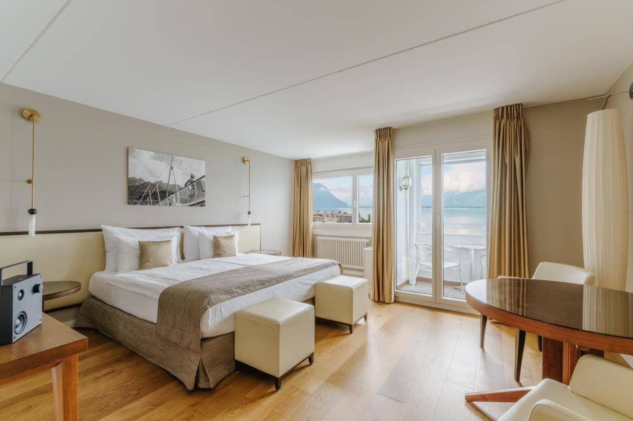 Mona Montreux 22