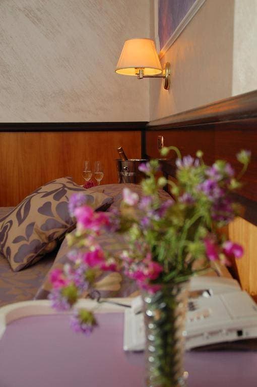 Benny Hotel 7