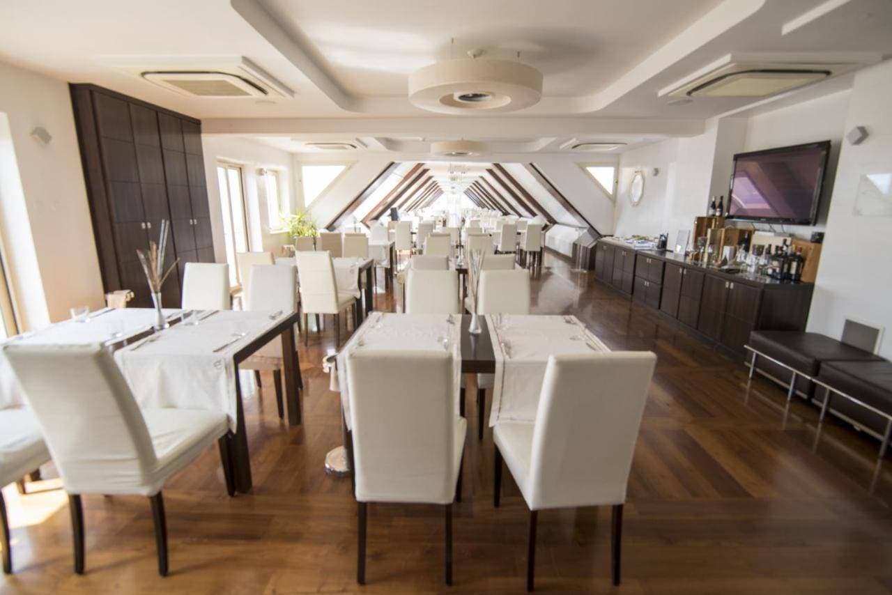È HOTEL 18