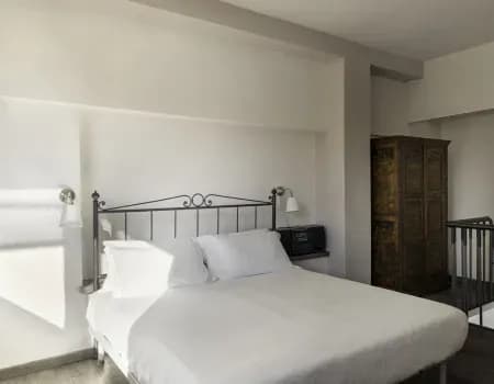 V Hotel 9