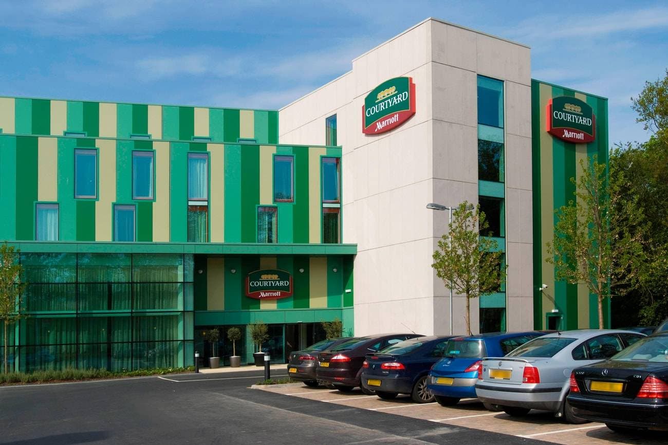 Courtyard London Gatwick Airport 1