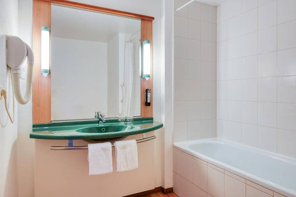B&B HOTEL Mons Gare 9