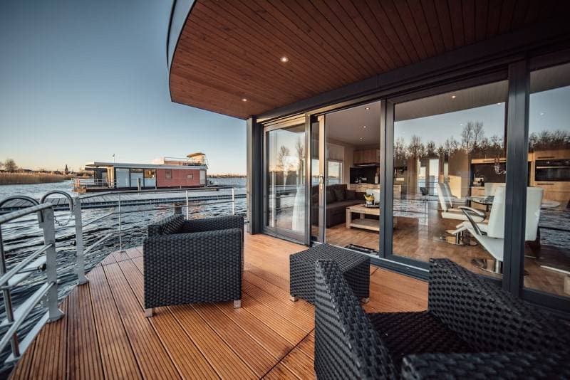 Hausboote am Bärwalder See 11