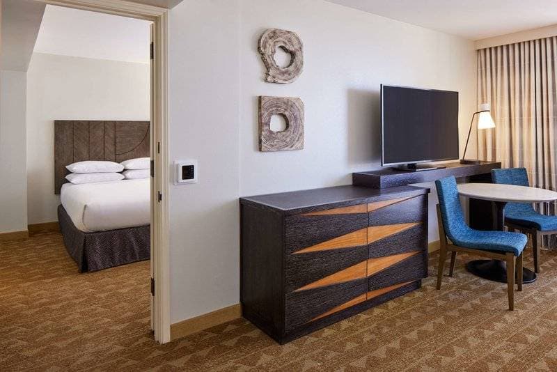 Embassy Suites Waikiki Beach Walk 60