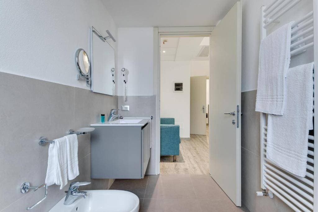 Elegance Suite Apartments 13