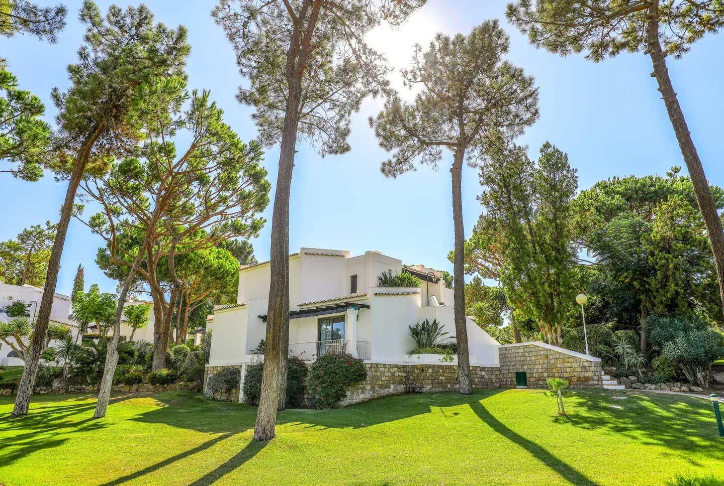 Four Seasons Country Club 9