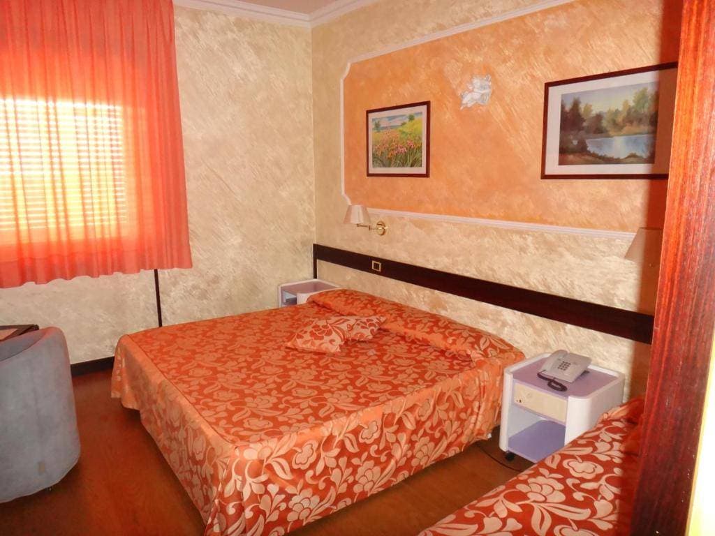 Benny Hotel 16