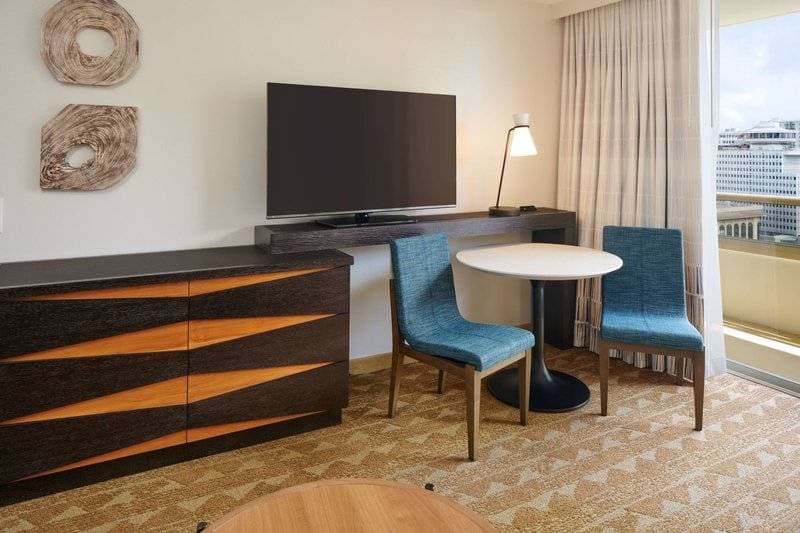 Embassy Suites Waikiki Beach Walk 13