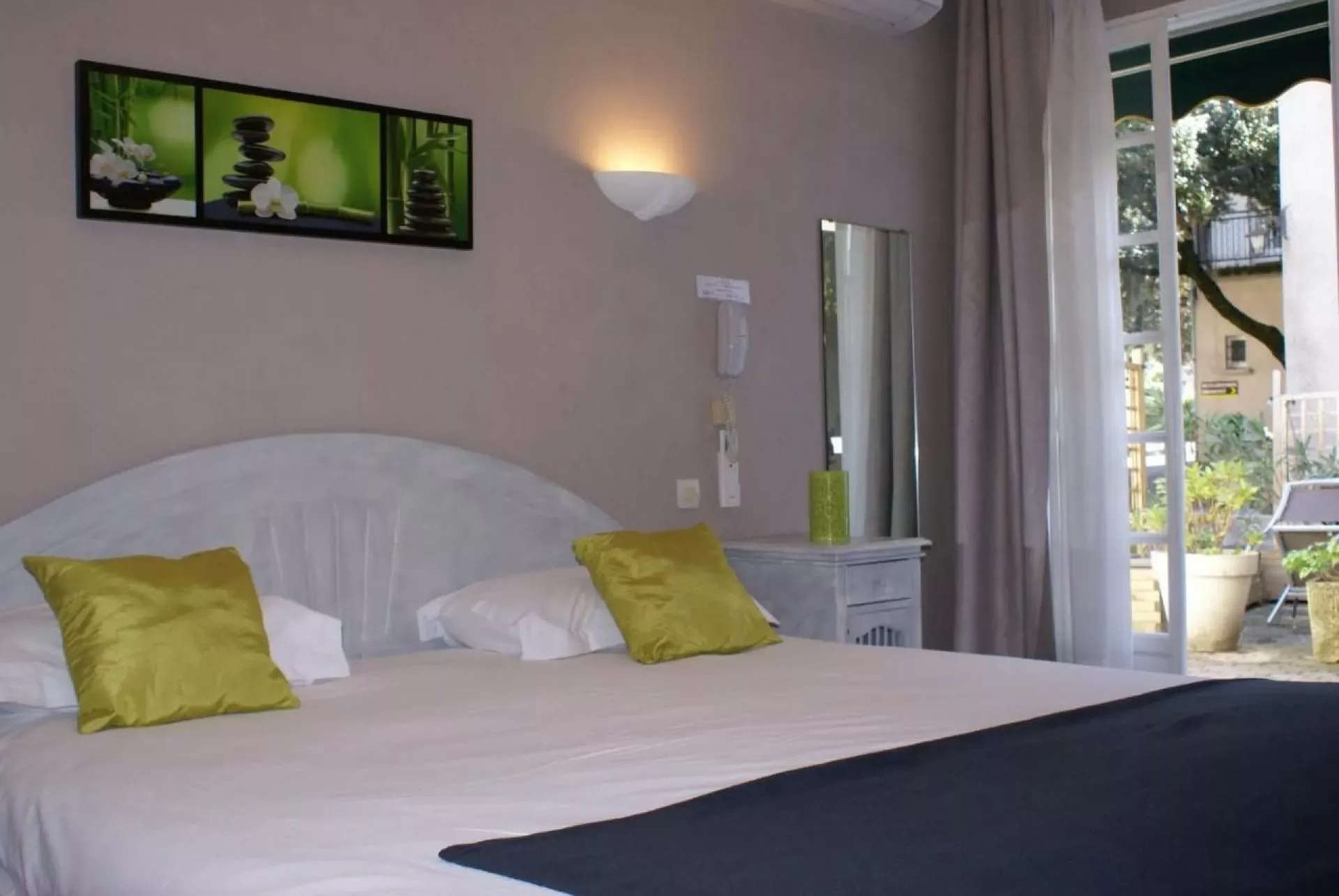 Hôtel Le Petit Manoir 21