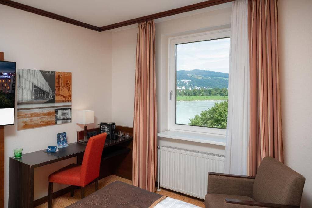 Trans World Hotel Donauwelle 15