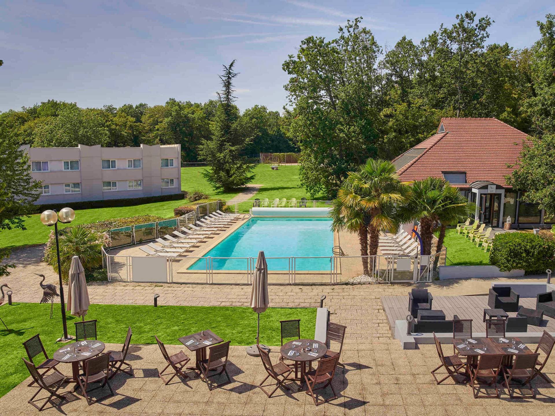 Novotel Fontainebleau Ury 1