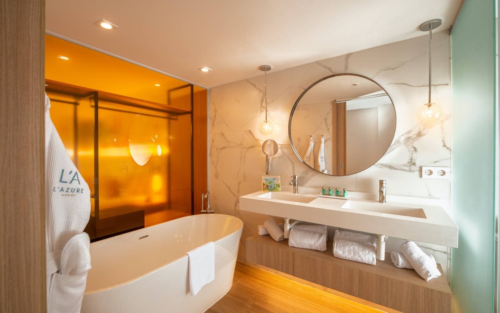 L'Azure Hotel 52