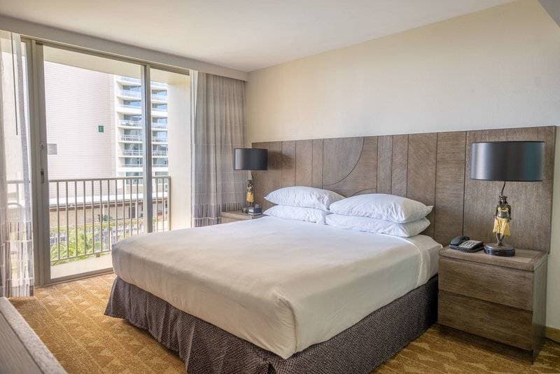 Embassy Suites Waikiki Beach Walk 51
