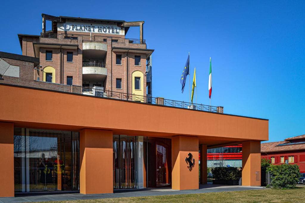 Planet Hotel 1