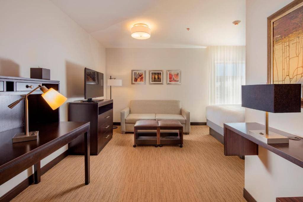 Staybridge Suites Irapuato 8