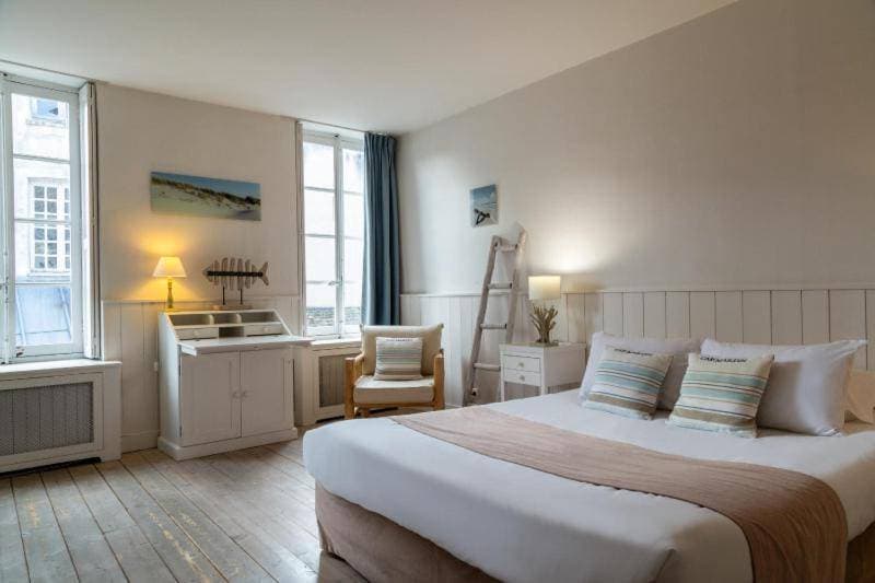 Hotel The Originals Hôtel Saint-Laurent 15
