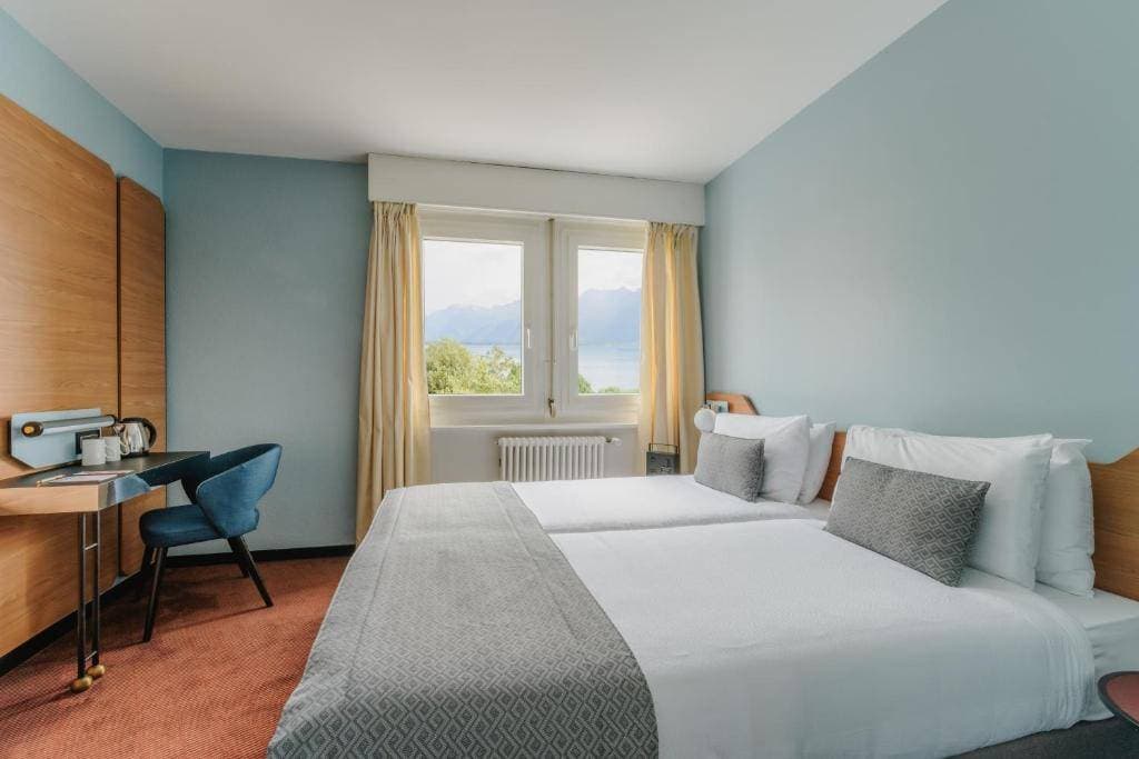 Mona Montreux 28