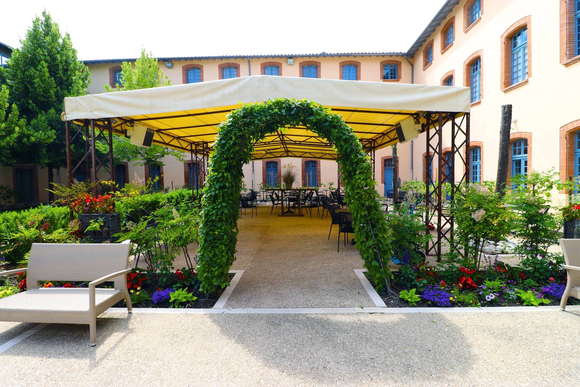 Abbaye des Capucins & Dali Hôtel 5