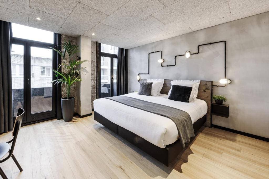 Upstairs Hotel 20
