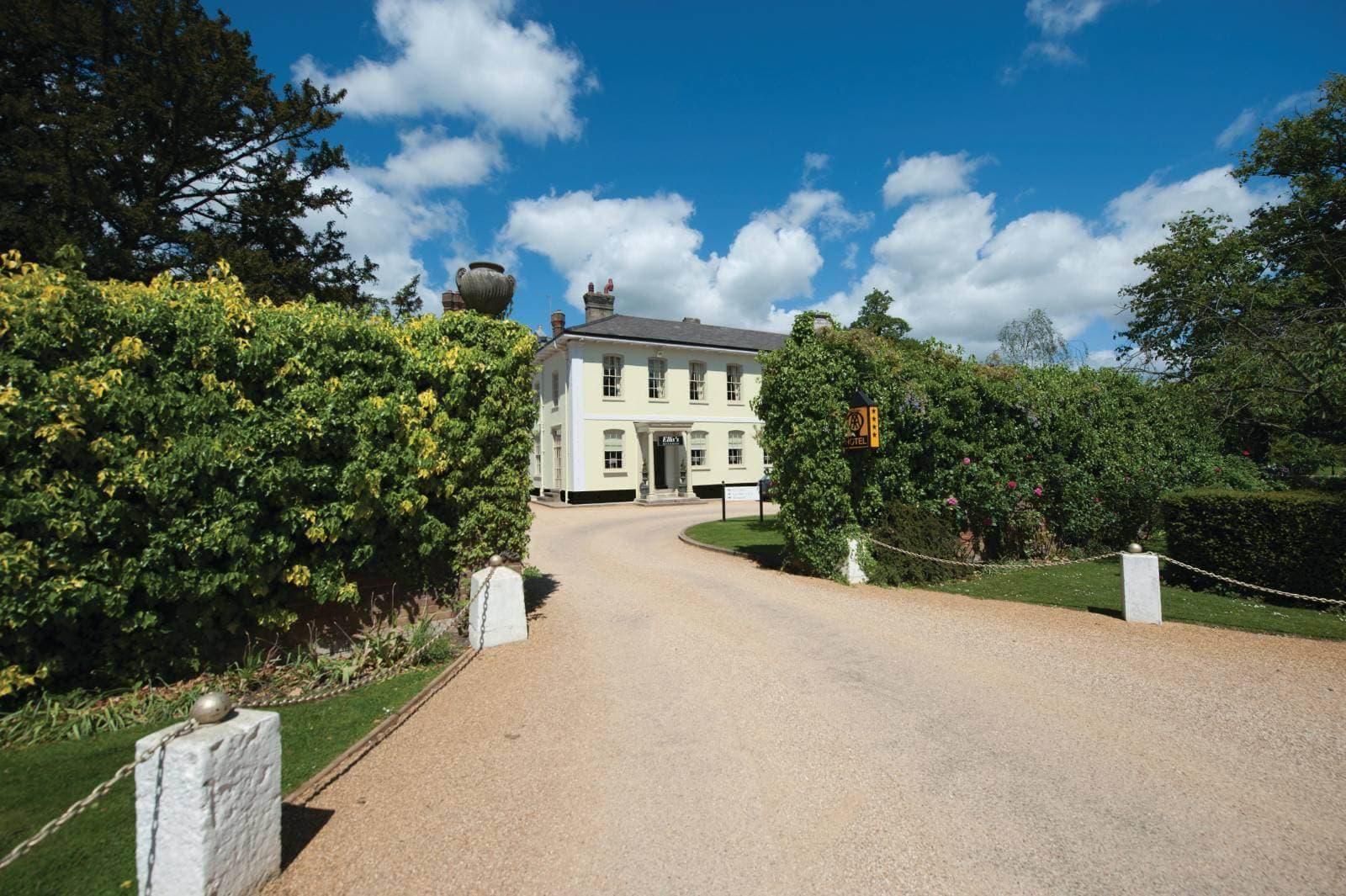 Greenwoods Hotel & Spa 11