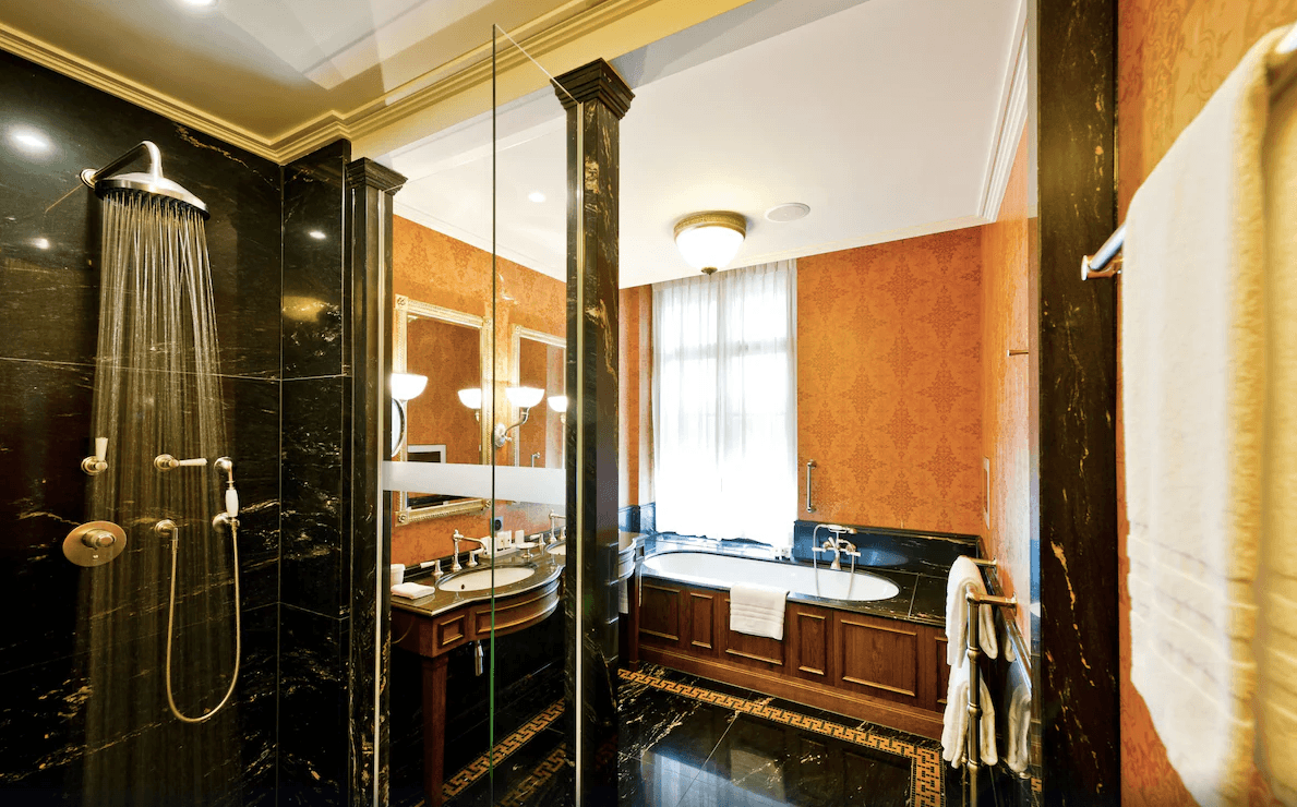 L'Hotel Les Trois Rois 22