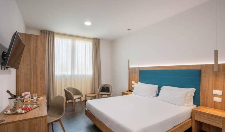 V Hotel 7