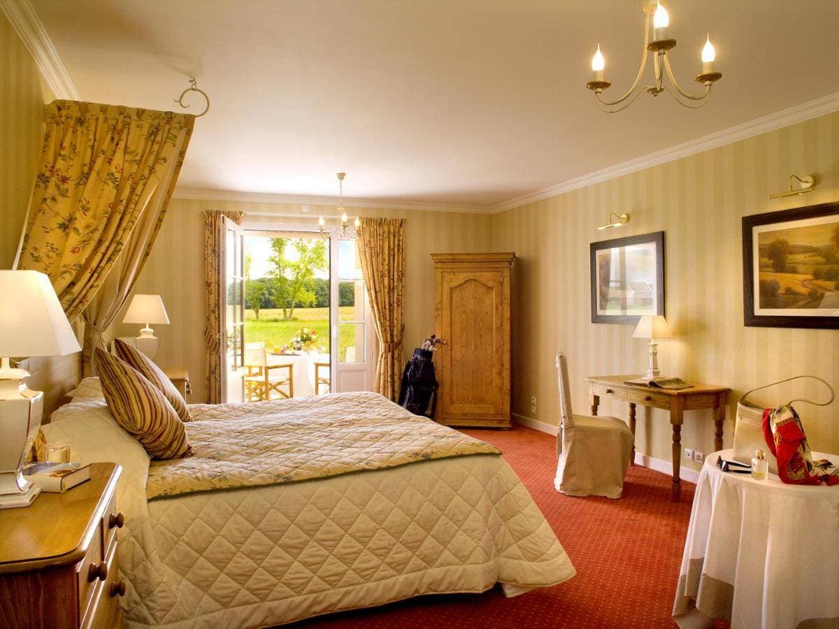 L'Hôtel Le Fleuray 17