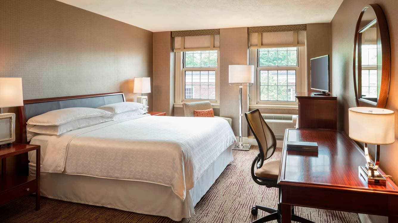 Sheraton Commander Hotel 12