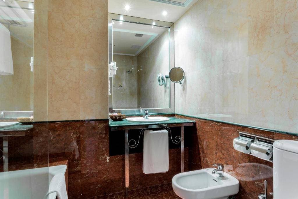 Hotel Azofra 19