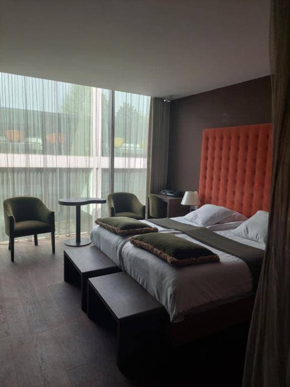 D-Hotel 6